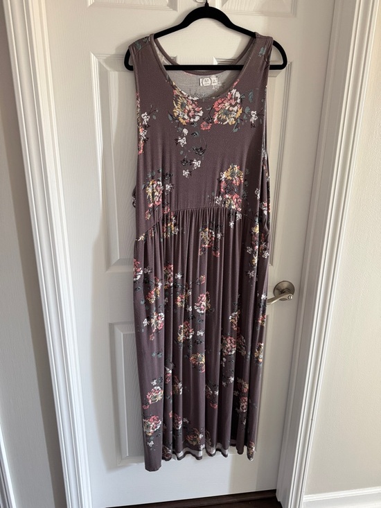 24/7 Maurices Dresses & Skirts - Maurices 27/7 Grey flower dress